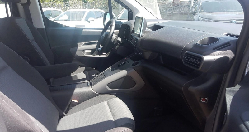 Toyota Proace City Verso cena 122800 przebieg: 4352, rok produkcji 2021 z Kunów małe 254